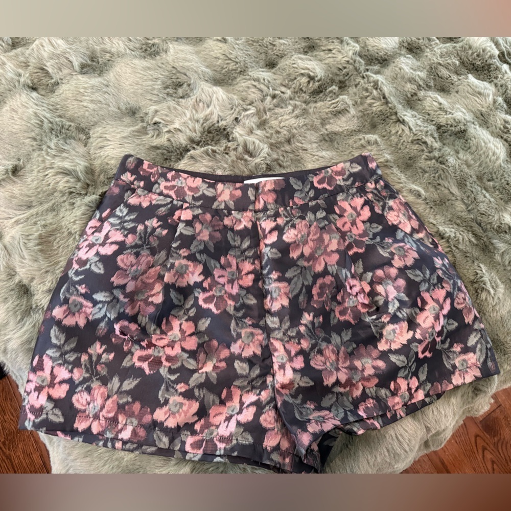 Moodie Floral Jacquard Women Shorts